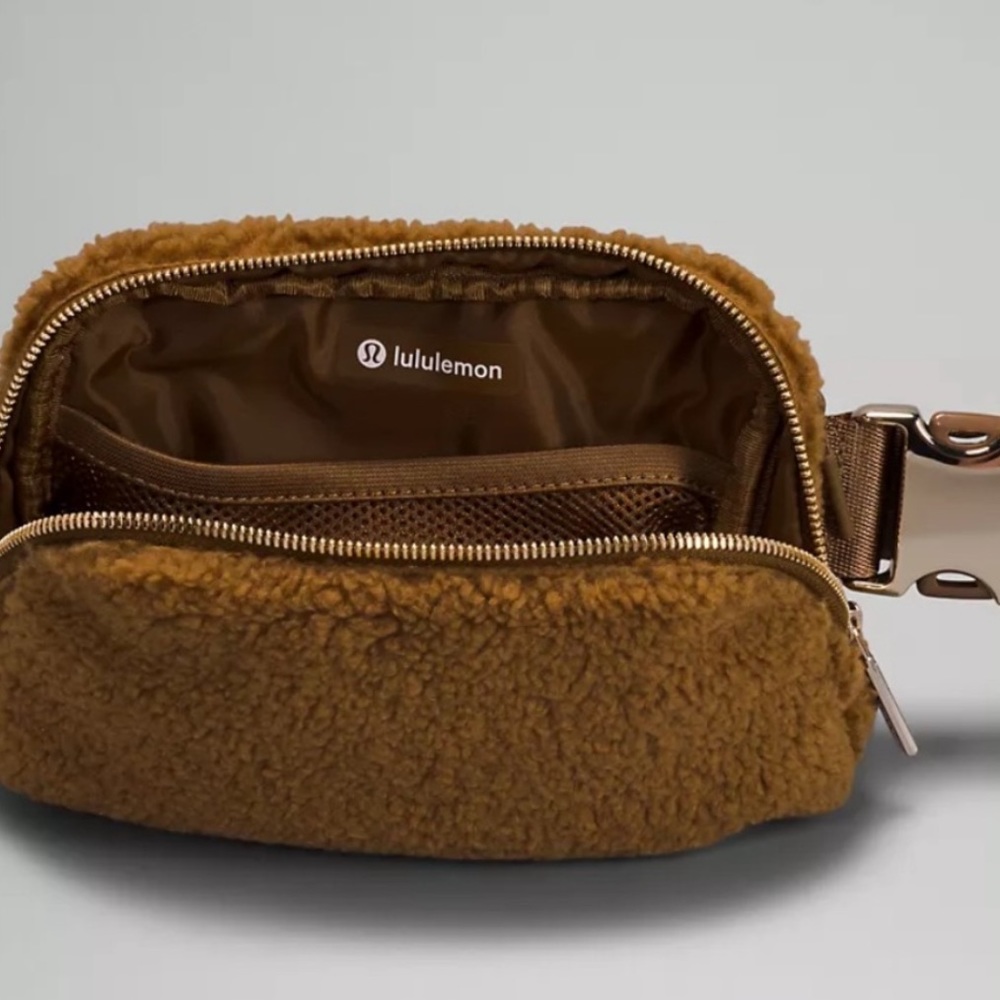Lululemon Everywhere Belt Bag Fleece - Burnt Caramel